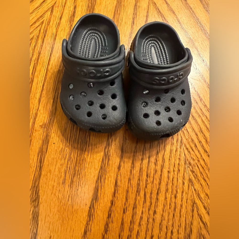 Crocs Navy‎ Blue Classic Clog Size 2/3C